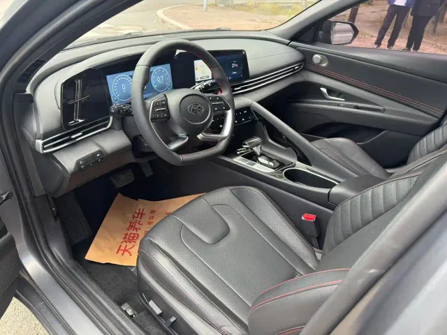 Hyundai Elantra 2022 1.5L CVT 20th Anniversary Edition — Фото автомобиля 7