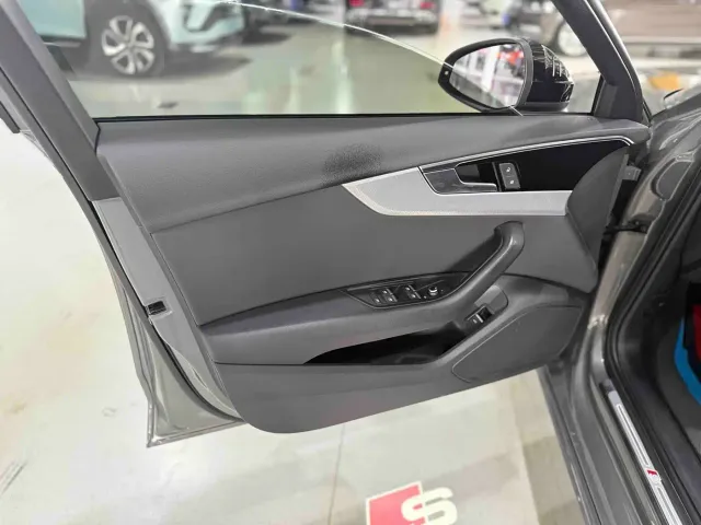 Audi A4 — Фото автомобиля 5