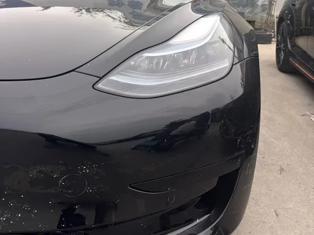 Tesla Model 3 — Фото автомобиля 4
