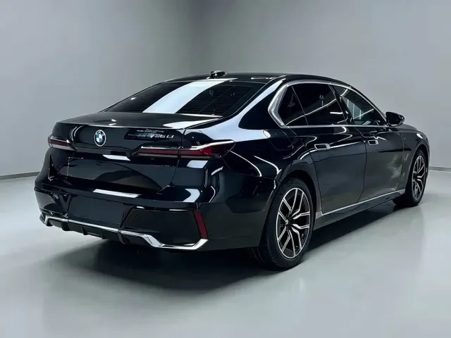 BMW 7 Series — Фото автомобиля 6