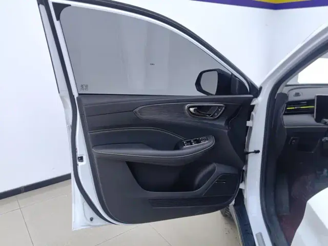 Roewe RX5 — Фото автомобиля 7