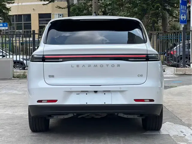 Leapmotor C10 — Фото автомобиля 6