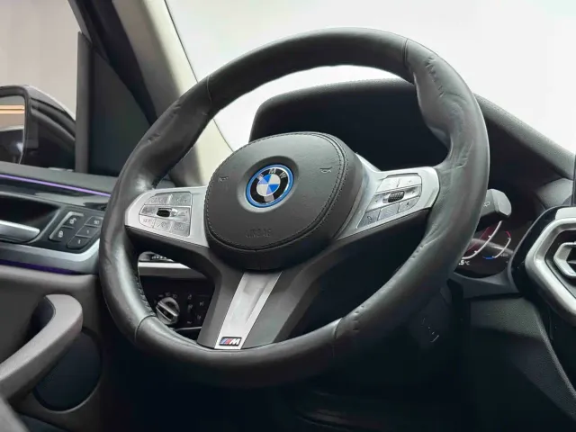 BMW iX3 — Фото автомобиля 11