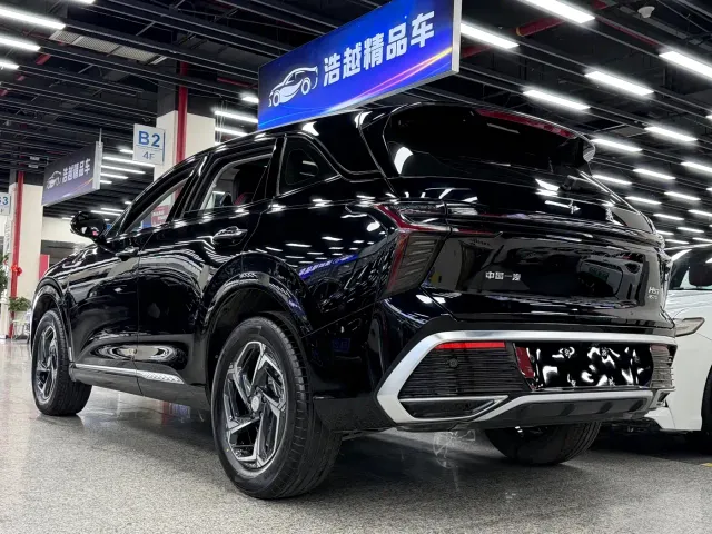 Hongqi HS3 — Фото автомобиля 11