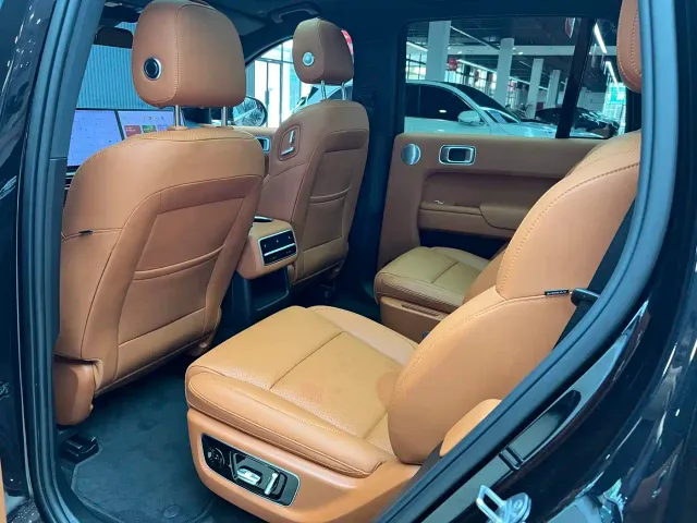 Li Auto L8 — Фото автомобиля 17