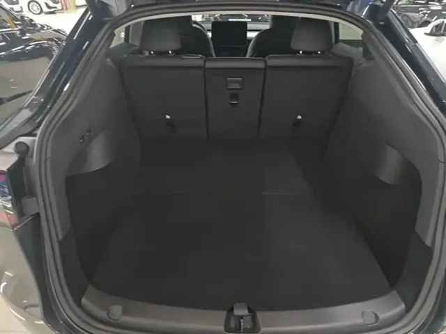 Tesla Model Y — Фото автомобиля 18