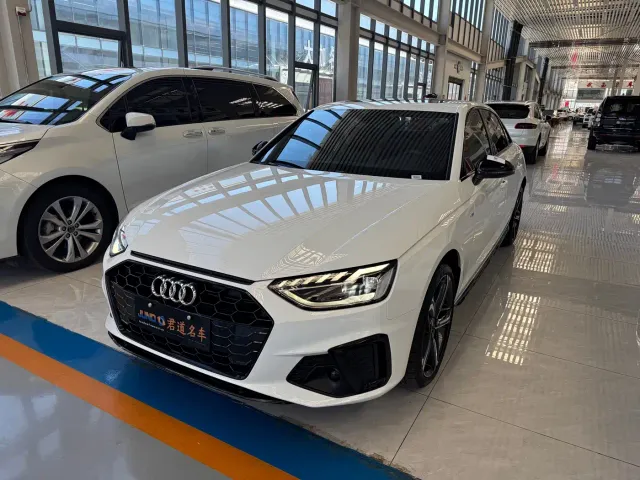 Фотография автомобиля — Audi A4L
