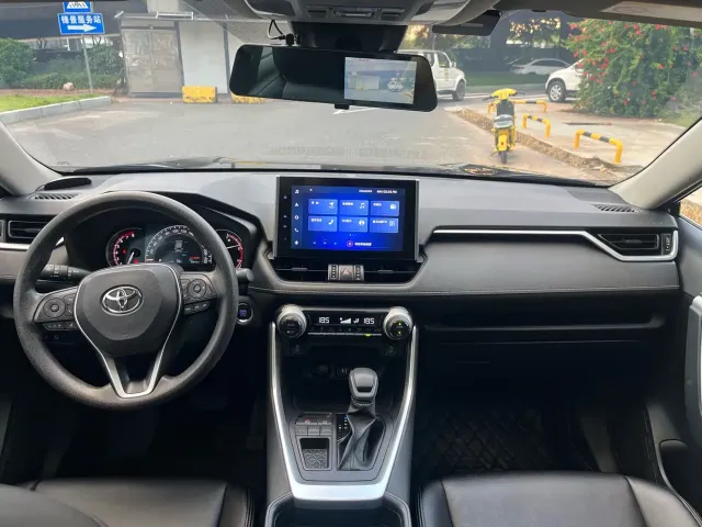 Toyota RAV4 — Фото автомобиля 13