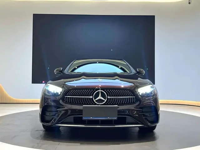 Mercedes-Benz E-Class — Фото автомобиля 2