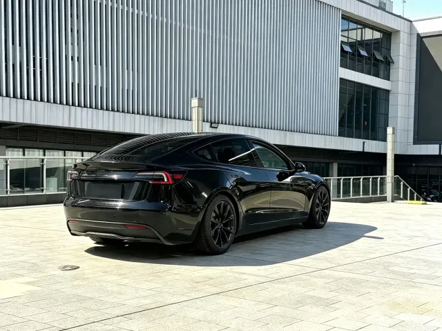 Tesla Model 3 — Фото автомобиля 13