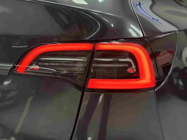 Tesla Model Y — Фото автомобиля 8