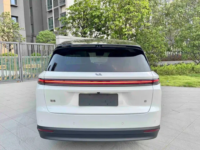 Li Auto i8 — Фото автомобиля 4