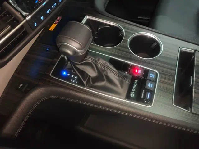 Toyota Granvia — Фото автомобиля 13