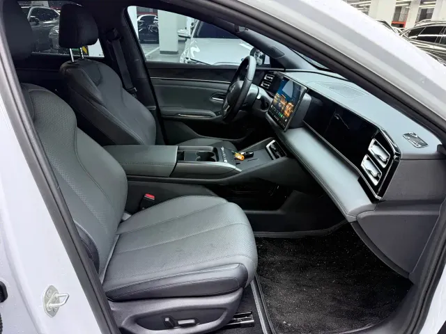 BYD Qin L — Фото автомобиля 10