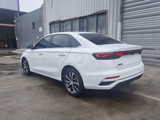 Geely Emgrand — Фото автомобиля 23