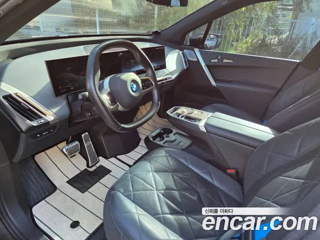 BMW iX — Фото автомобиля 4