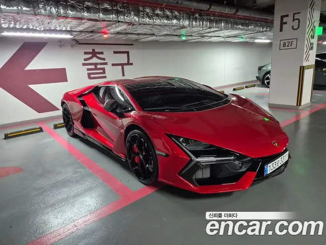 Lamborghini Revuelto — Фото автомобиля 3
