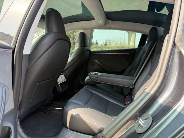 Tesla Model 3 — Фото автомобиля 9