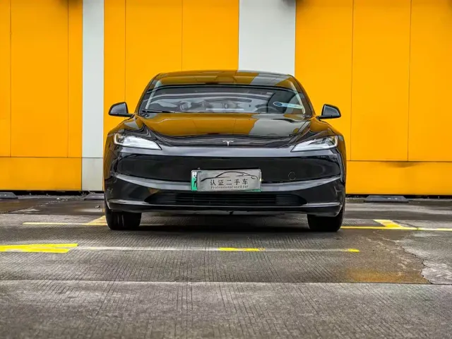 Tesla Model 3 — Фото автомобиля 2