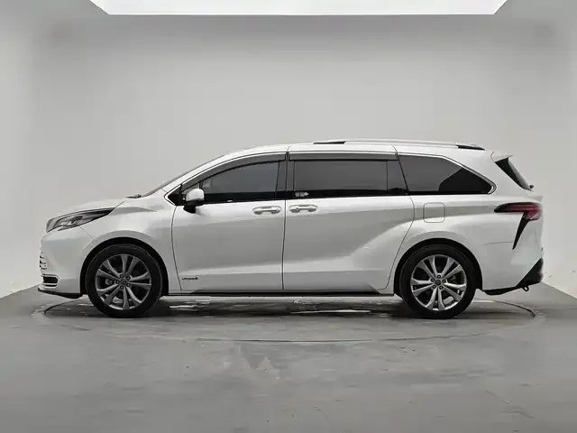 Toyota Sienna — Фото автомобиля 3