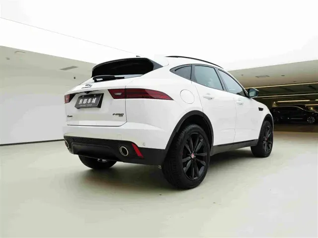 Jaguar E-PACE — Фото автомобиля 6