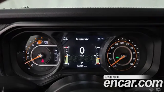 Jeep Wrangler — Фото автомобиля 11