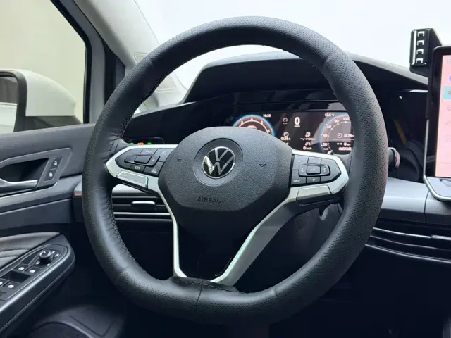 Volkswagen Golf — Фото автомобиля 14