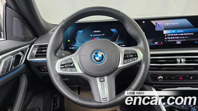 BMW i4 — Фото автомобиля 11