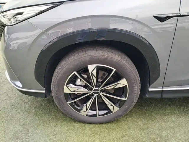 Roewe RX5 — Фото автомобиля 22