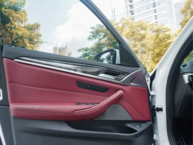 BMW 5 Series — Фото автомобиля 11
