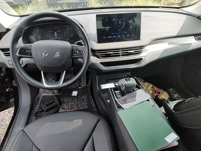 Hongqi E-QM5 — Фото автомобиля 13