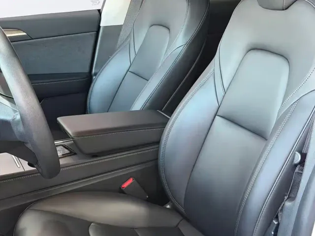 Tesla Model Y — Фото автомобиля 9