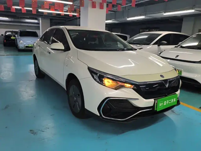 Venucia D60 EV — Фото автомобиля 3