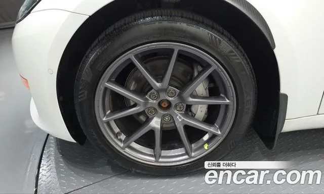 Tesla Model 3 — Фото автомобиля 5