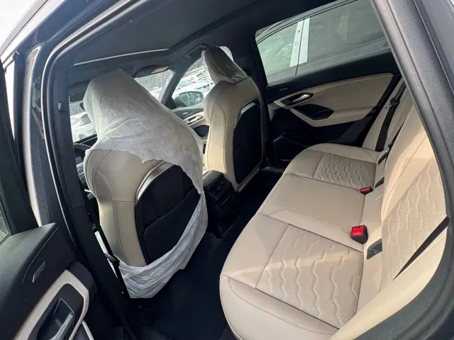 Audi Q6L e-tron — Фото автомобиля 2