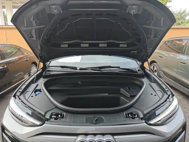 Audi Q6L e-tron — Фото автомобиля 19