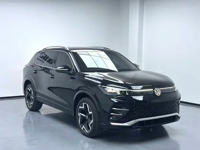 Volkswagen Tiguan L — Фото автомобиля 3