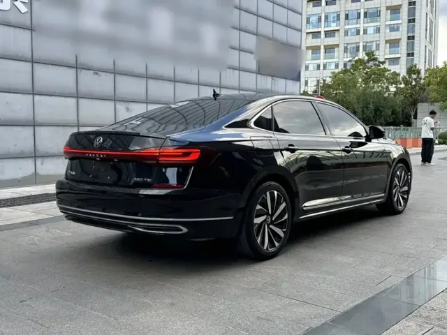 Volkswagen Passat — Фото автомобиля 15