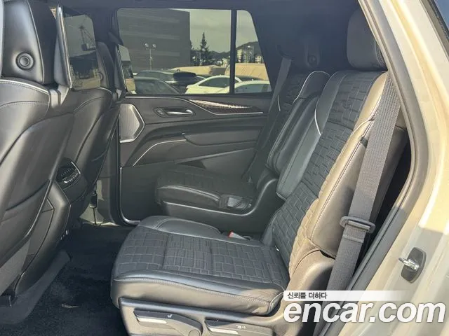 Cadillac Escalade — Фото автомобиля 8