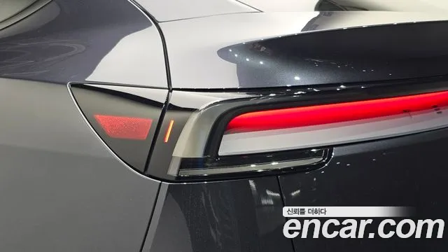 Tesla Model Y — Фото автомобиля 8