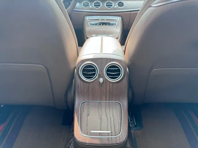 Mercedes-Benz Mercedes-Benz E-Class 2023 E 300 L Luxury — Фото автомобиля 11
