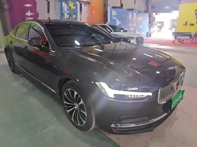 Volvo S90 — Фото автомобиля 3