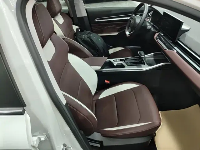 Geely Emgrand — Фото автомобиля 24