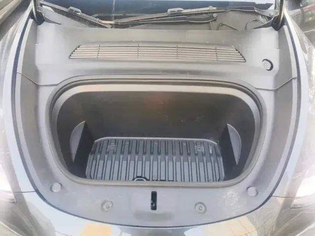 Tesla Model Y — Фото автомобиля 9
