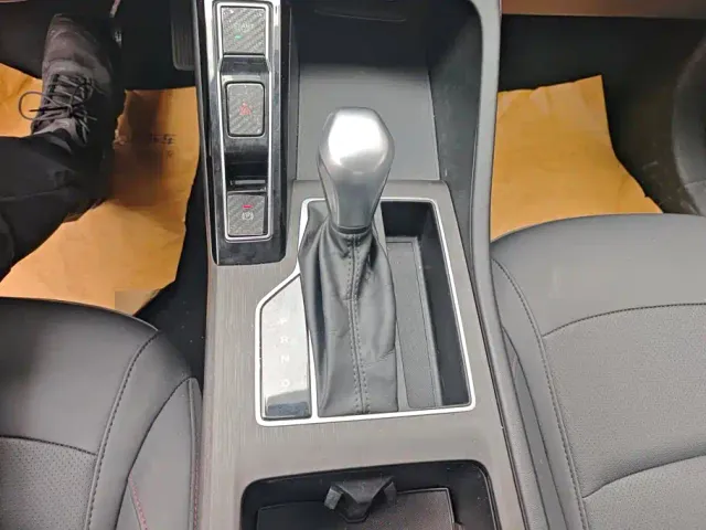 Roewe i5 — Фото автомобиля 16