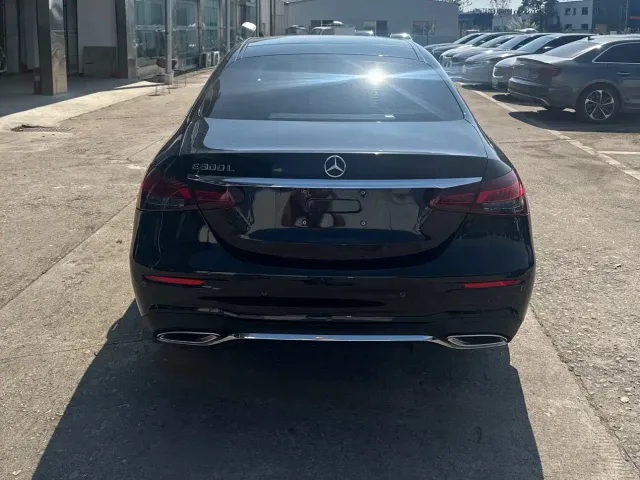 Mercedes-Benz E-Class — Фото автомобиля 4