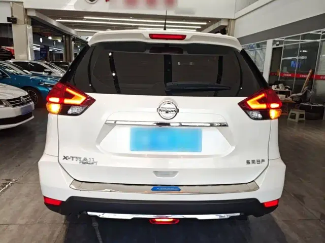 Nissan X-Trail — Фото автомобиля 5