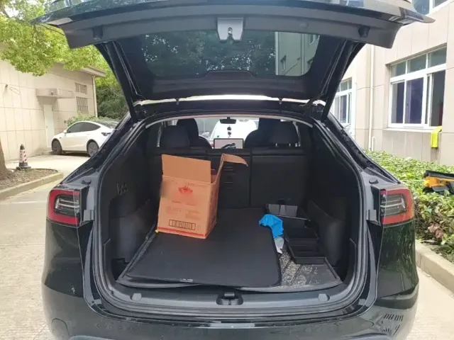 Tesla Model Y — Фото автомобиля 18