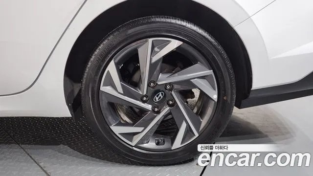 Hyundai AVANTE Новый Avante (CN7) — Фото автомобиля 19