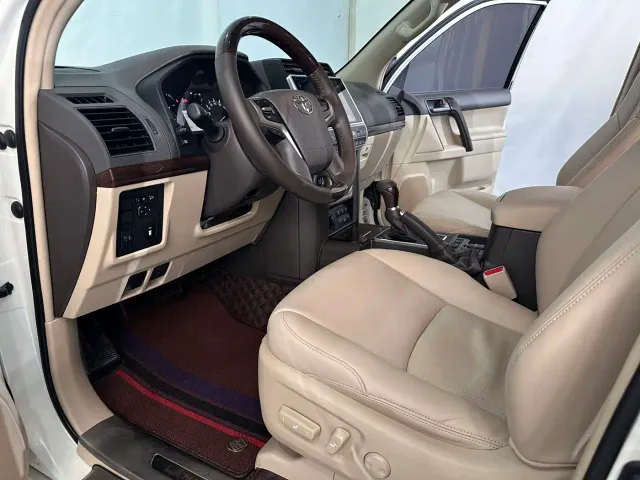 Toyota Prado — Фото автомобиля 4